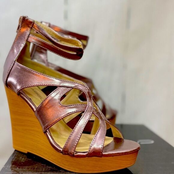 Metallic Pink Cut Out Straps Woodgrain Wedge Open Toe Heel Sandals NEW - Picture 4 of 4